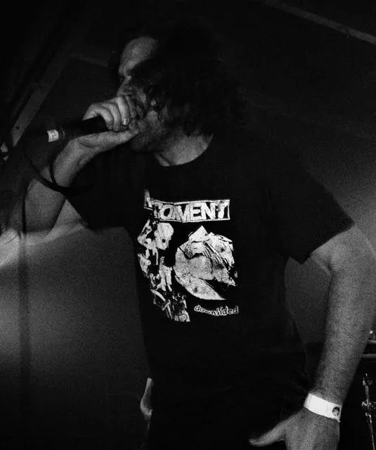 SHACKLΣS Brand Page