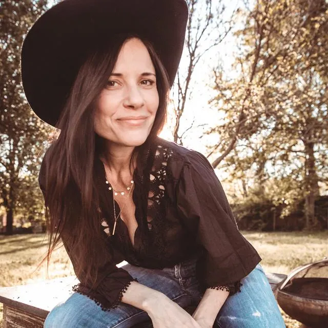 Shannon McNally Brand Page