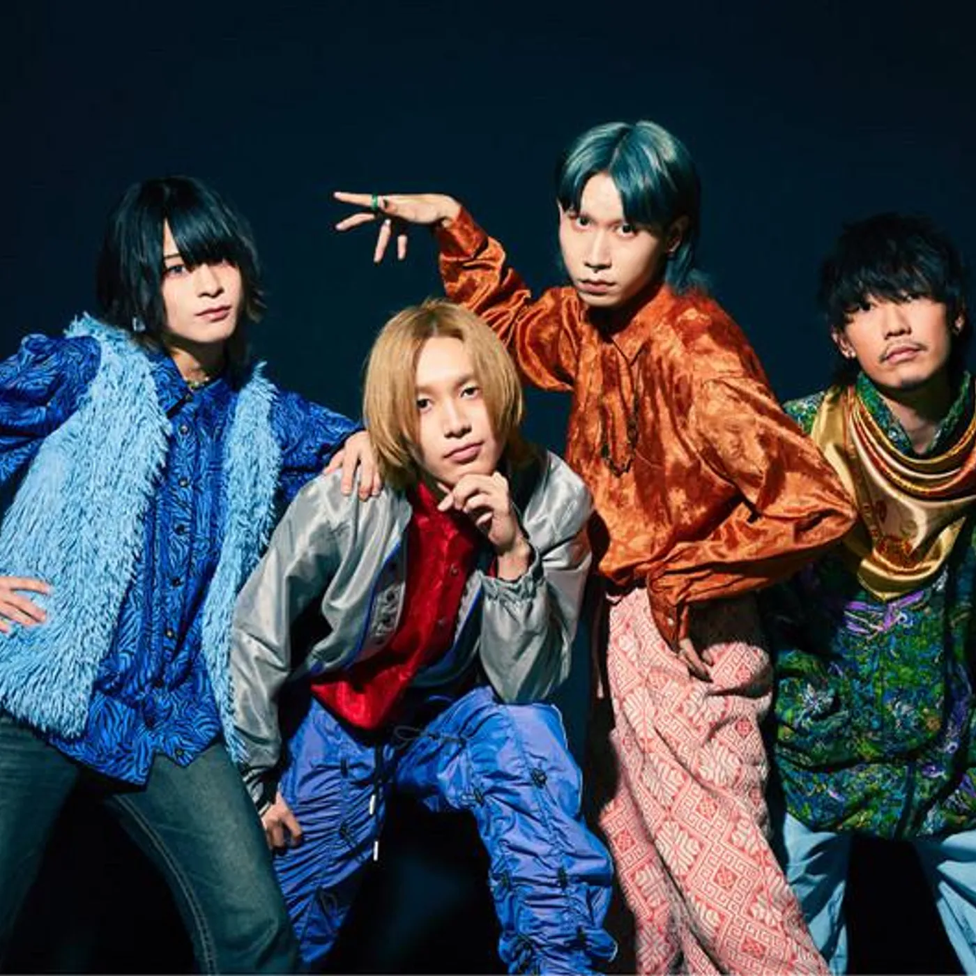 猫背のネイビーセゾン