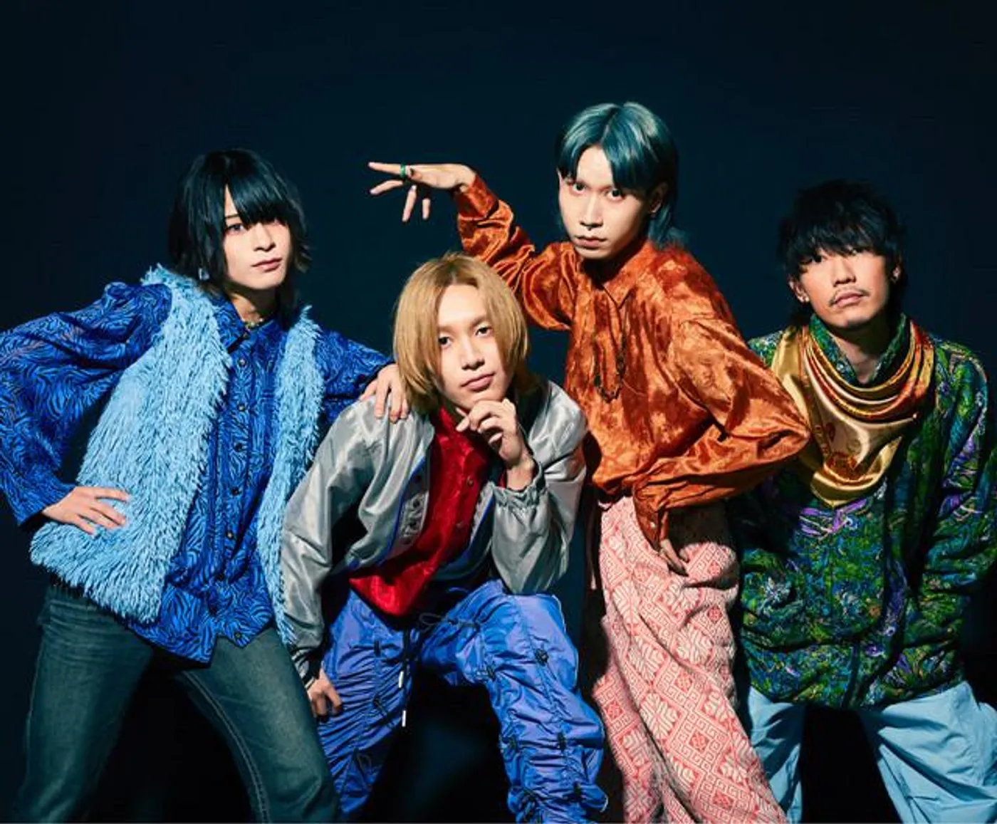 猫背のネイビーセゾン