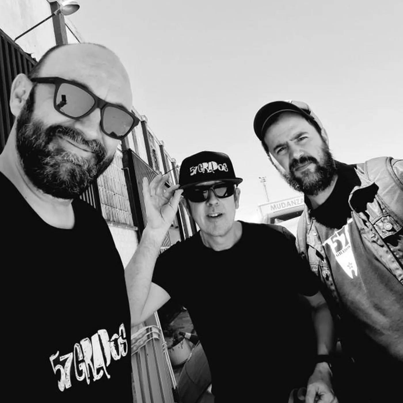 57 grados Brand Page