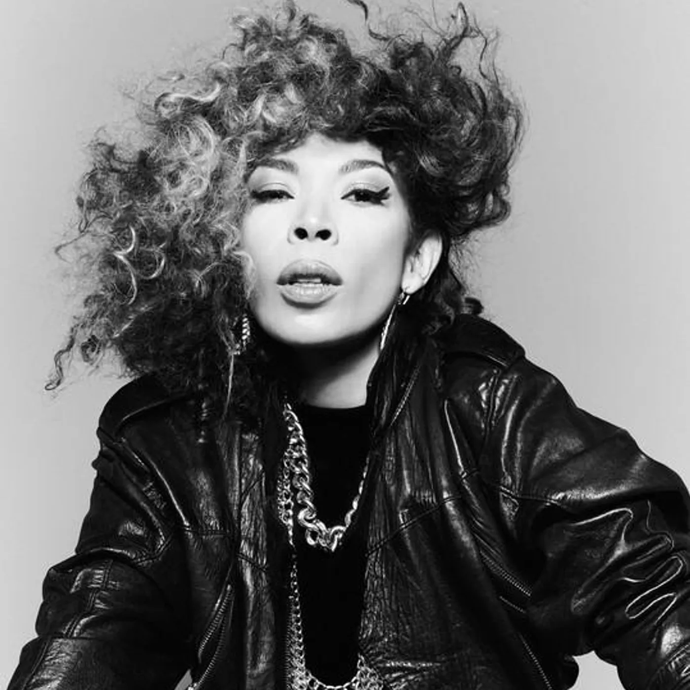 Flavia Coelho Brand Page