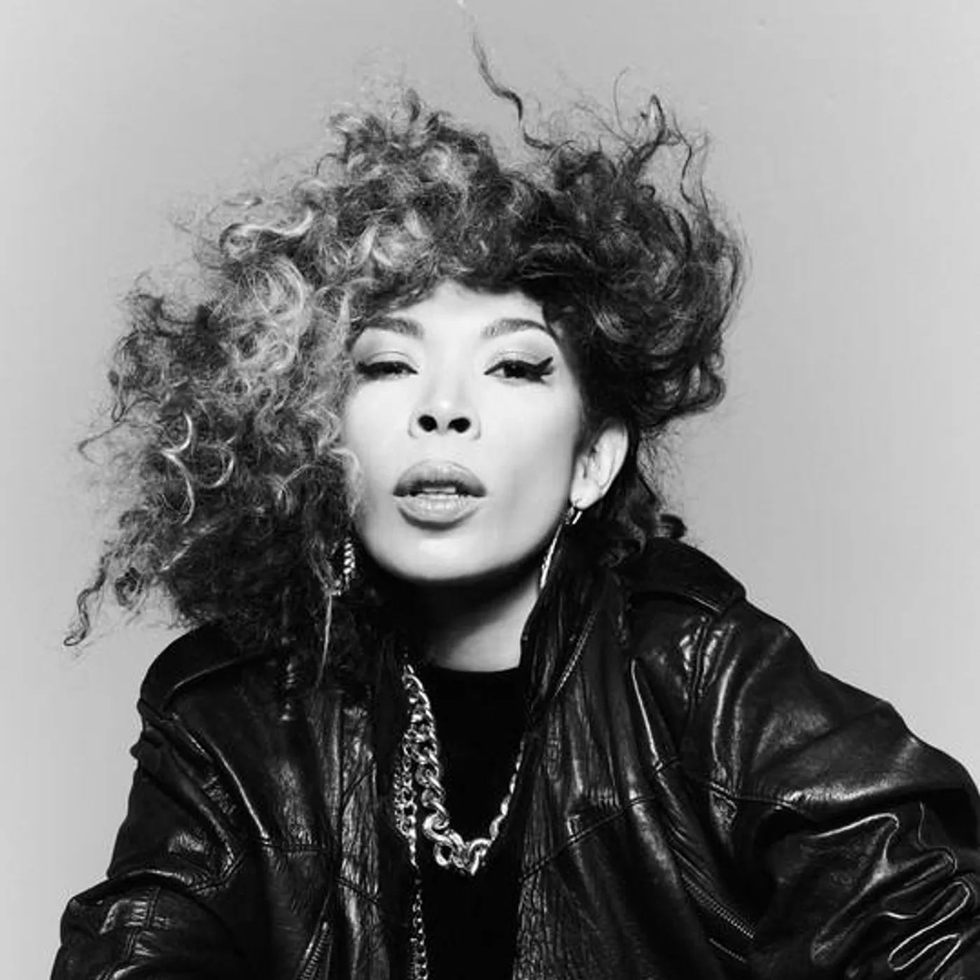 Flavia Coelho Brand Page