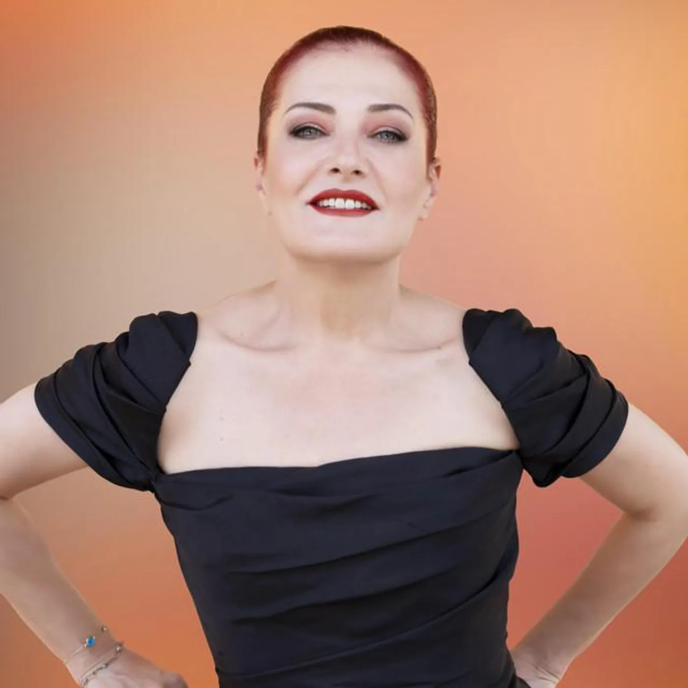 Candan Erçetin Brand Page