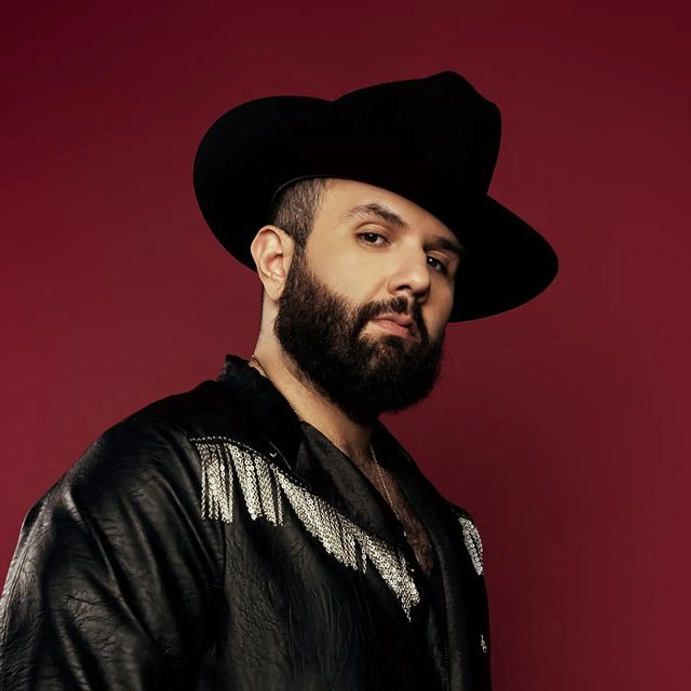 Carín León Brand Page