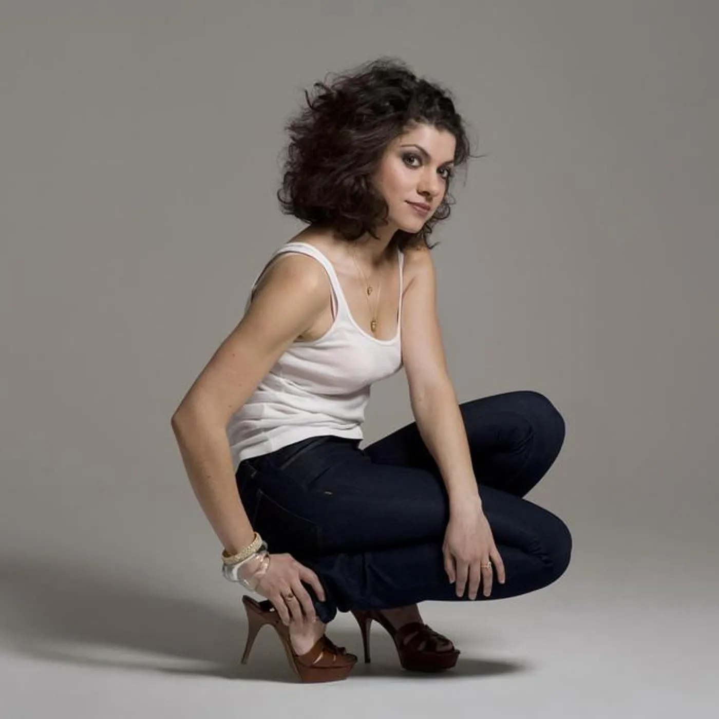 Carrie Rodriguez Brand Page