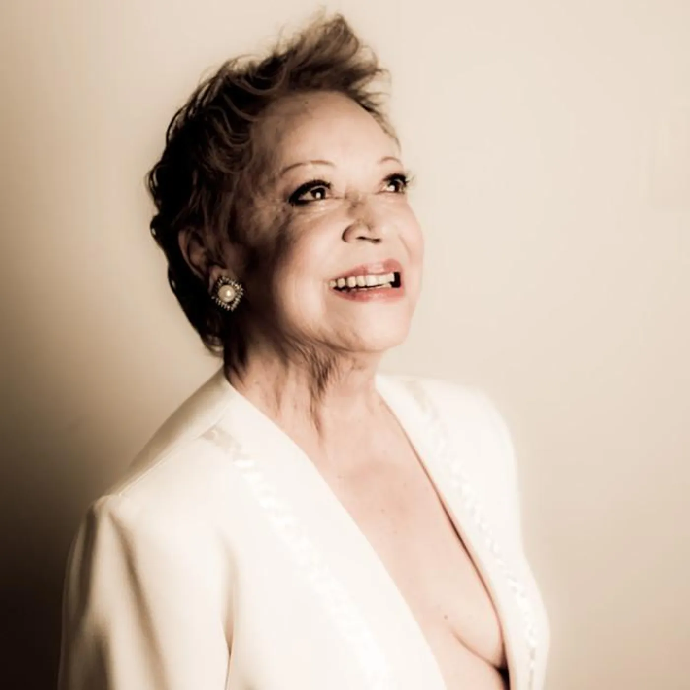 Claudette Soares Brand Page