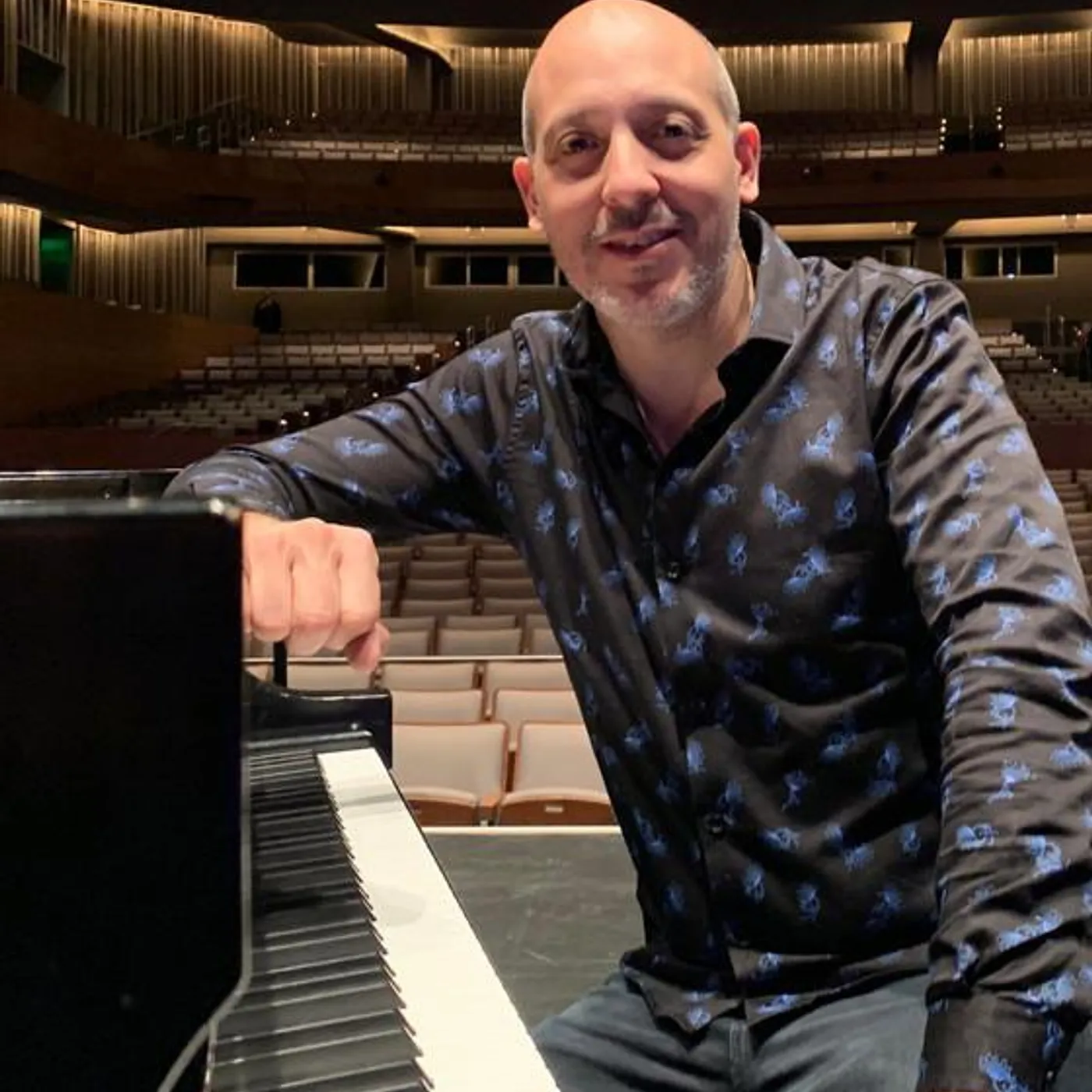 Cristian Zárate Brand Page