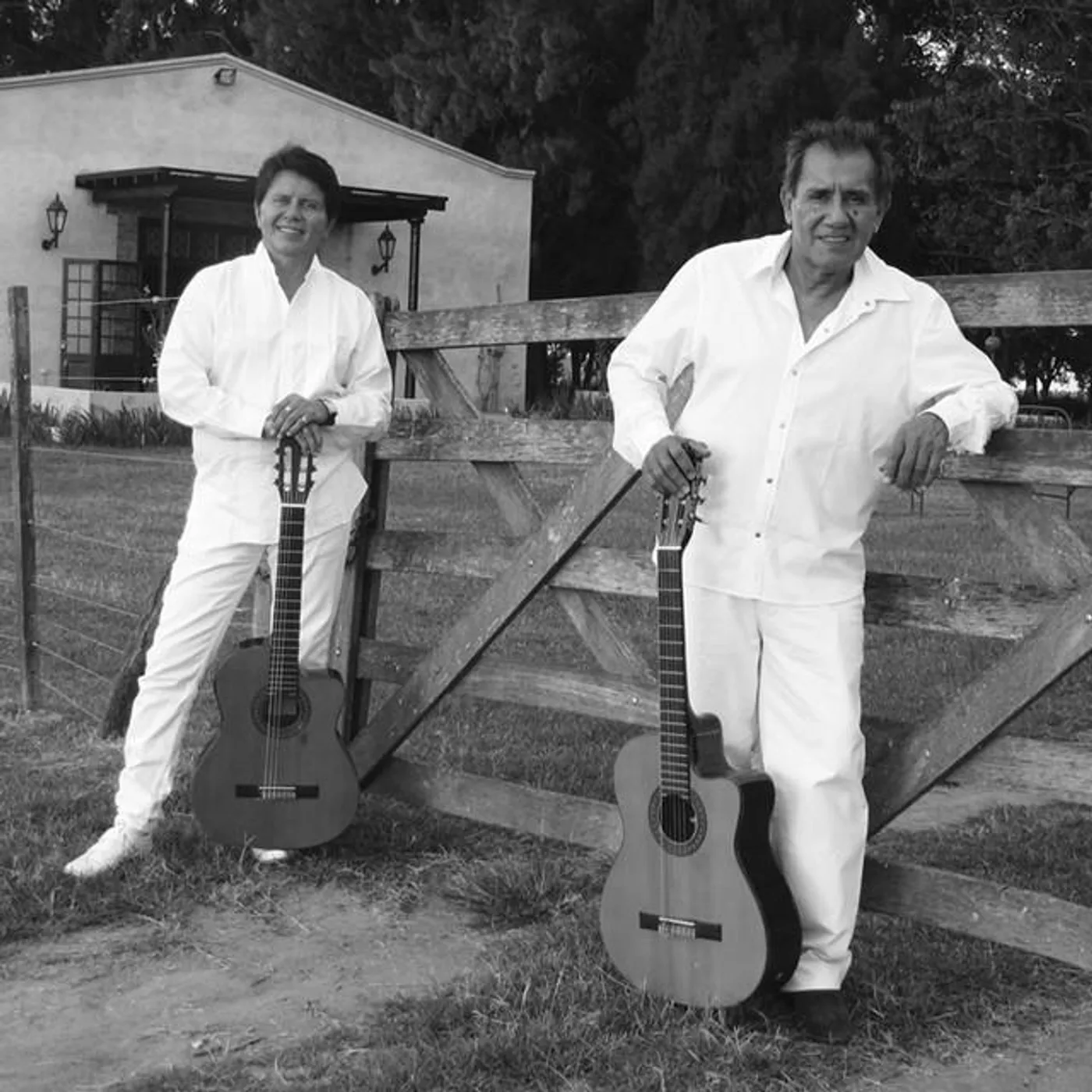 Cuti y Roberto Carabajal Brand Page