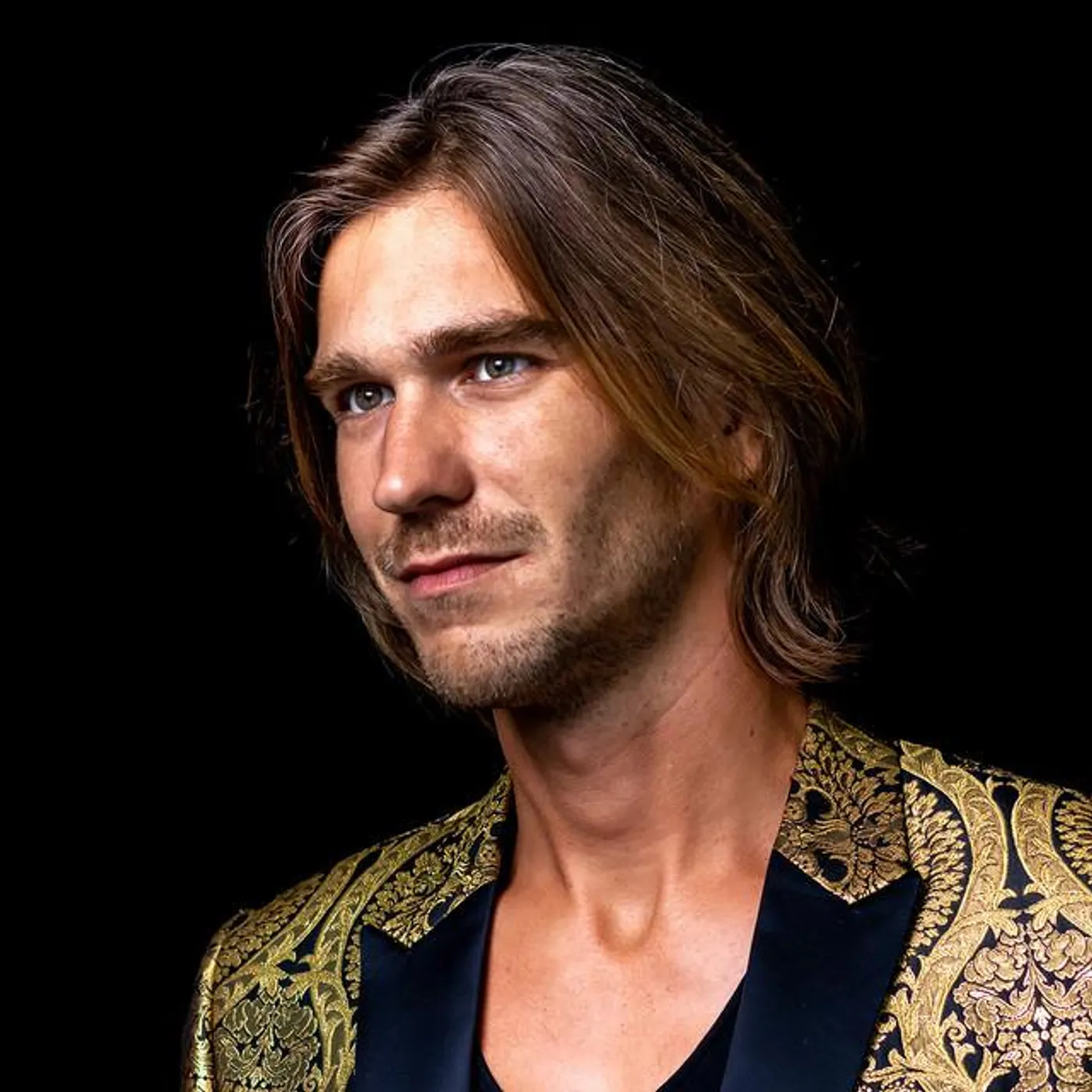 Amaury Vassili Brand Page