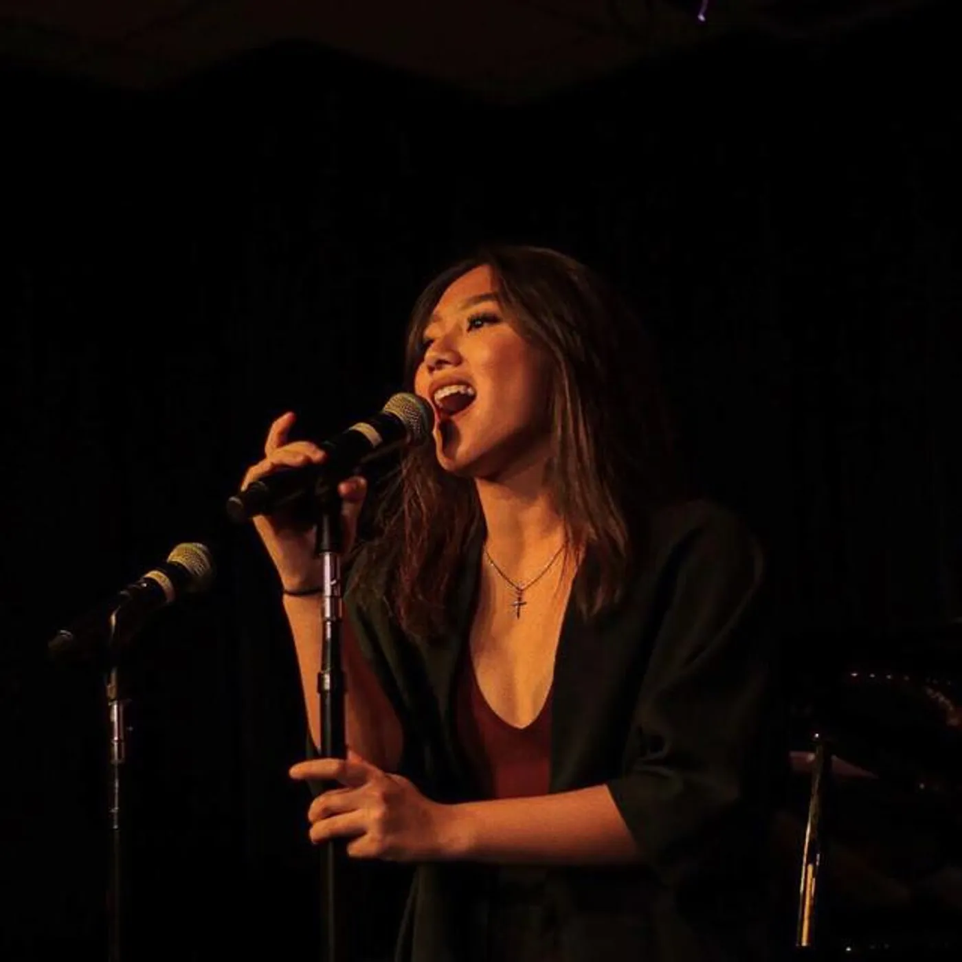 Anastasya Poetri Brand Page