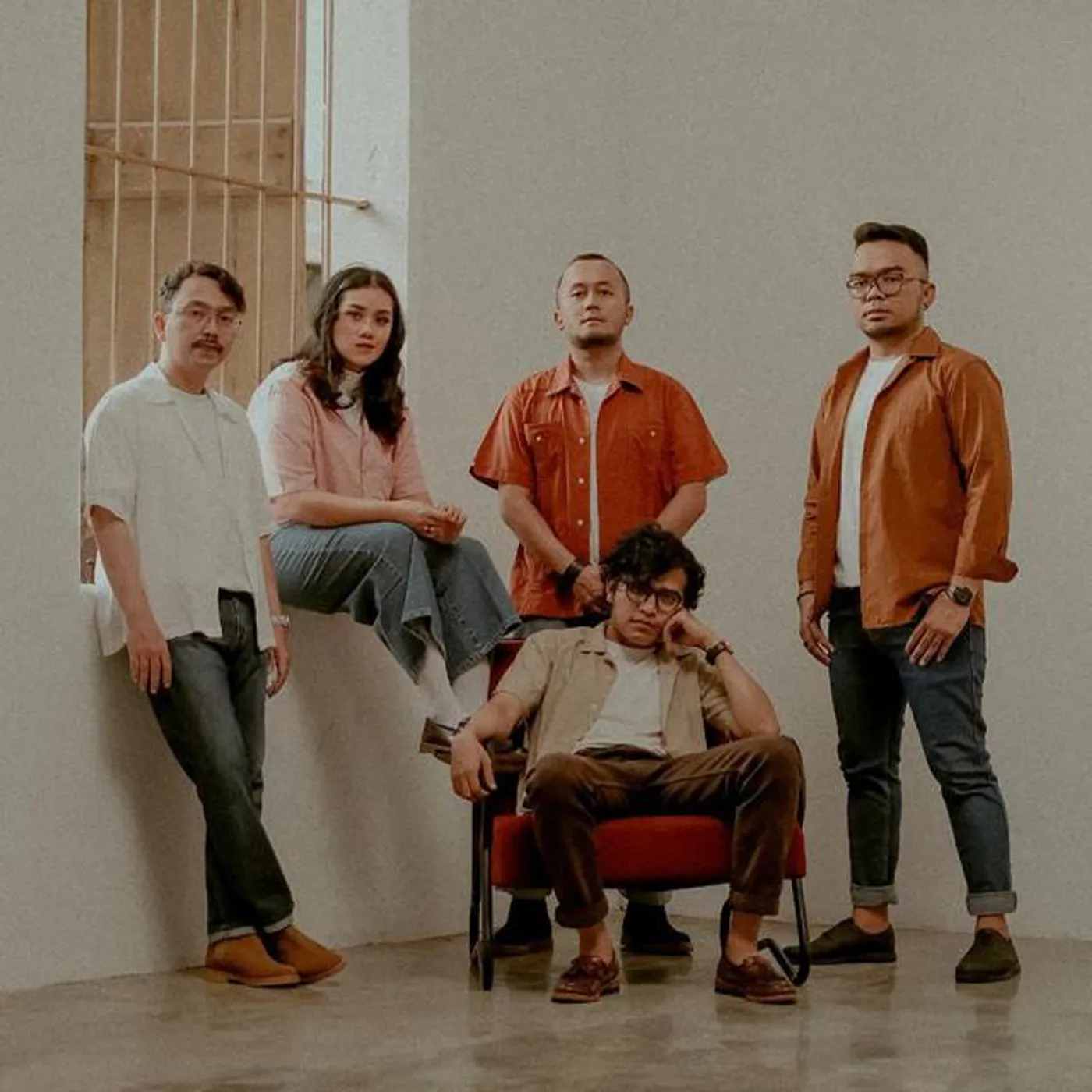 Angsa & Serigala Brand Page