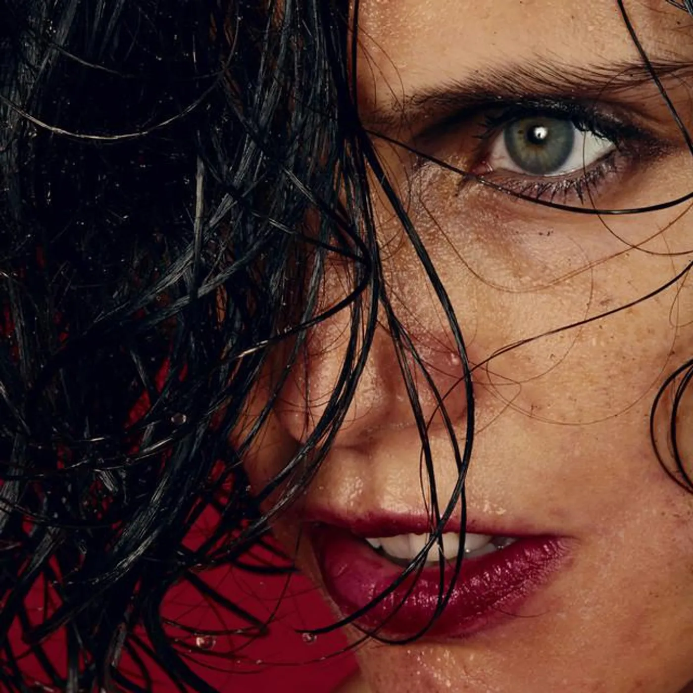 Anna Calvi Brand Page