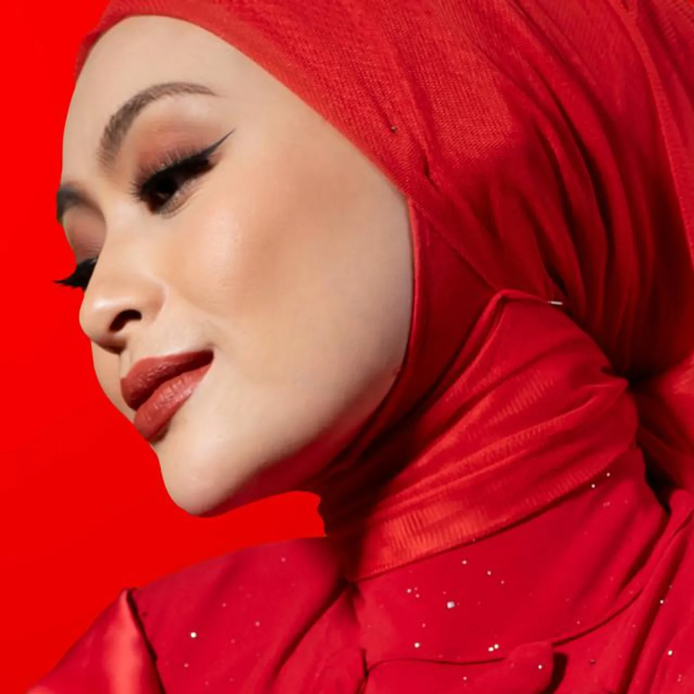 Adira Suhaimi Brand Page