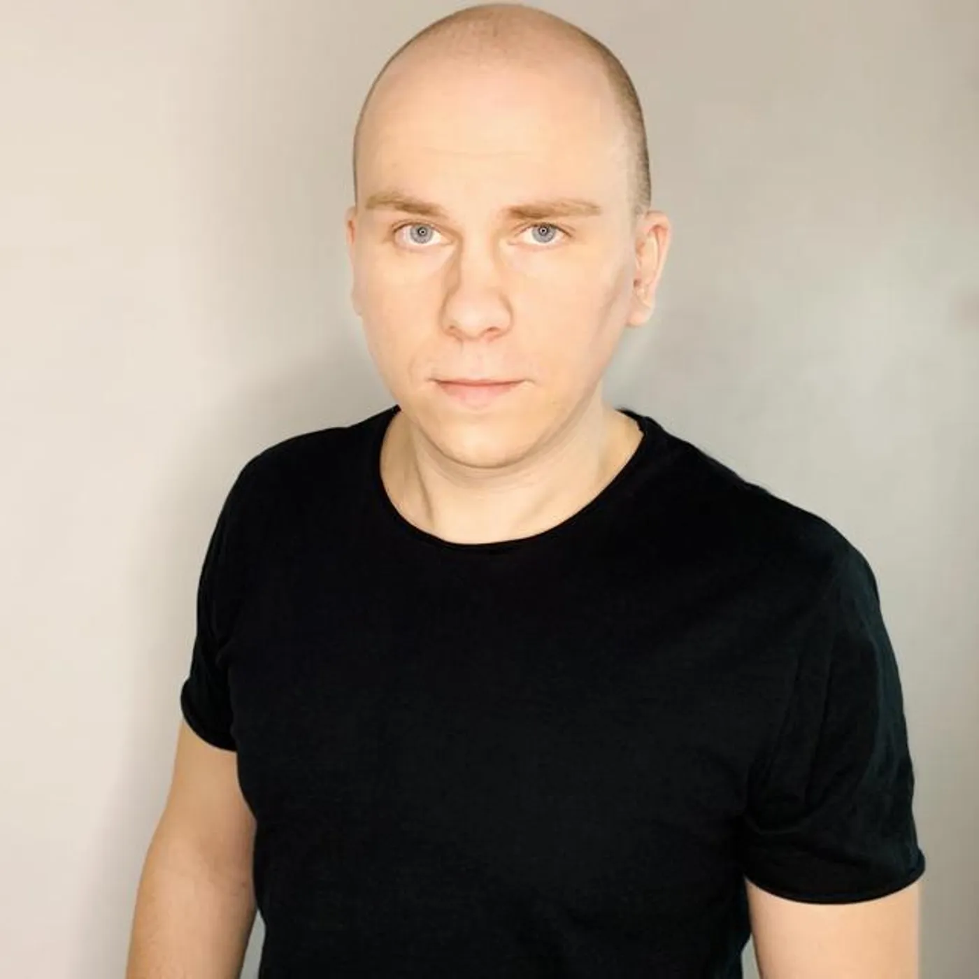 Alex Menco Brand Page