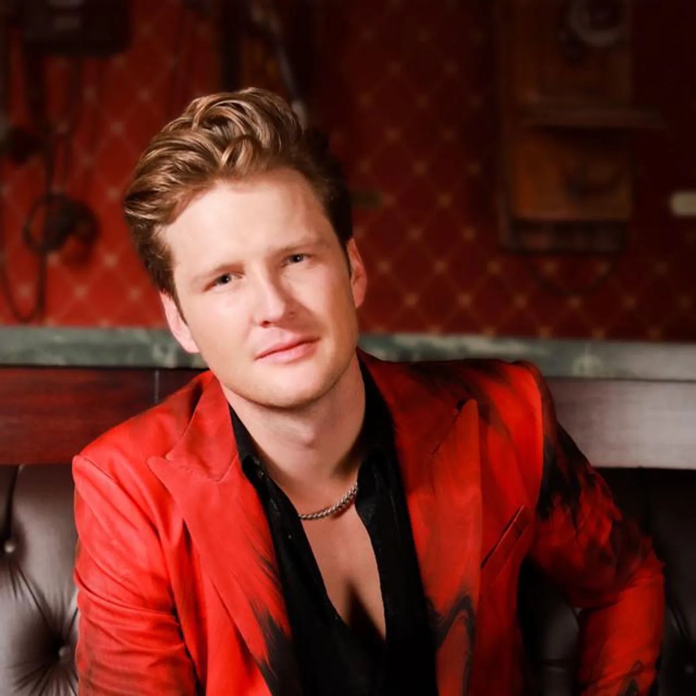 Alexander Acha Brand Page