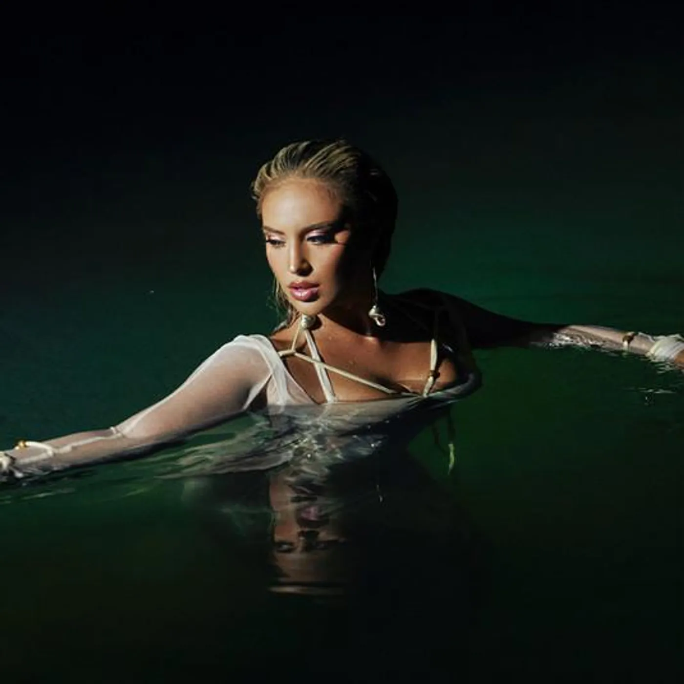 Alina Baraz Brand Page