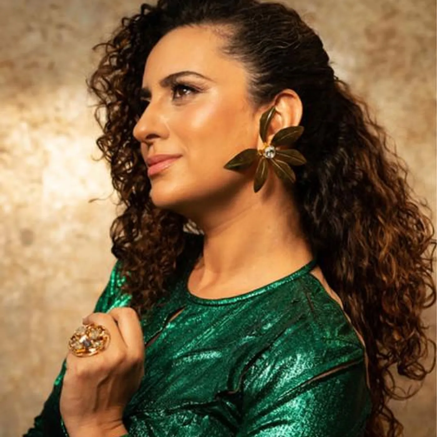 Aline Calixto Brand Page