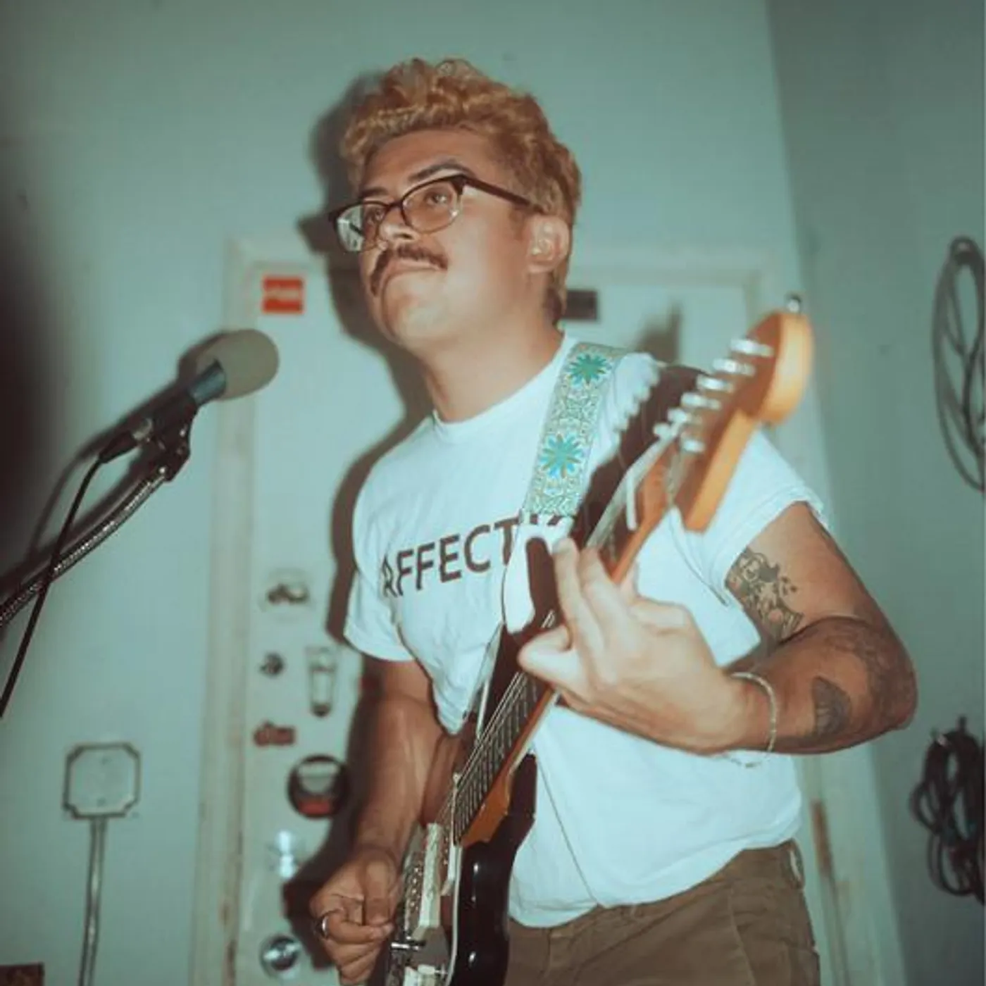 Ari Lindo Brand Page