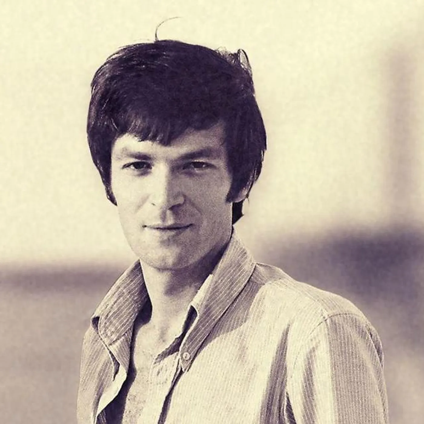 Arik Einstein Brand Page