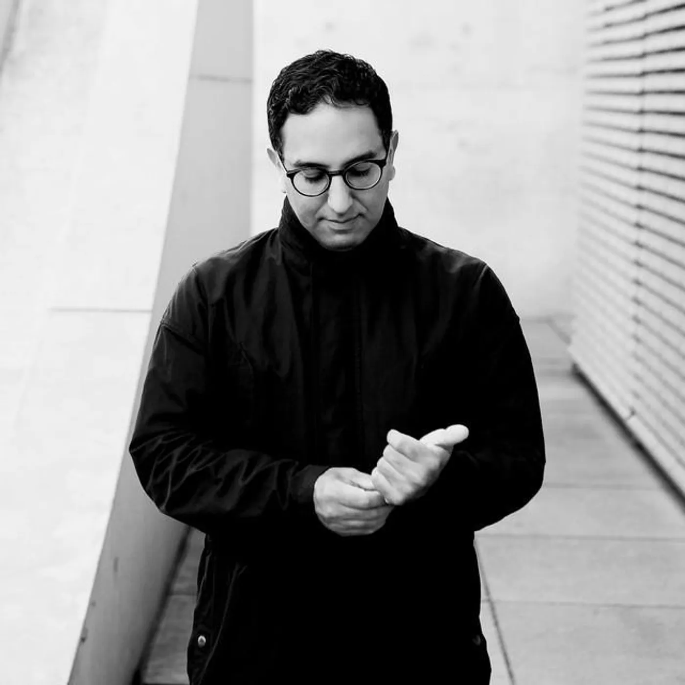 Aril Brikha Brand Page