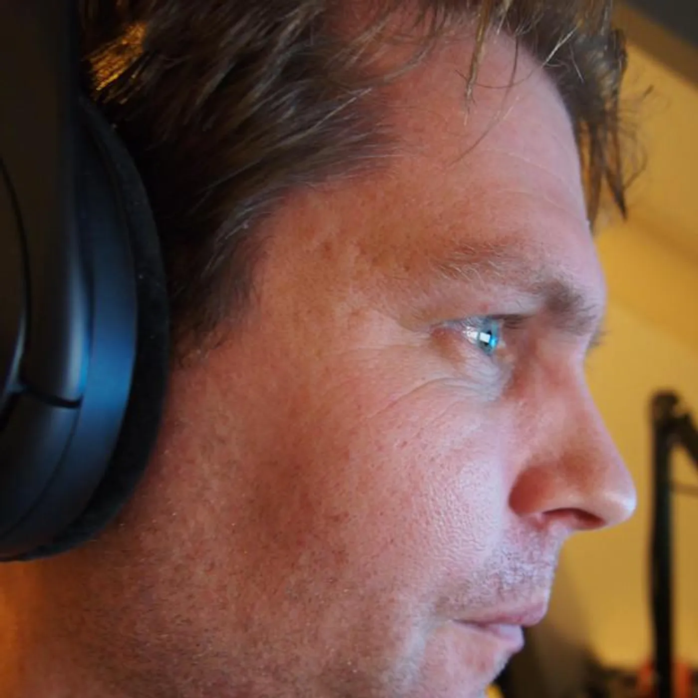 Arnaud van Beek Brand Page