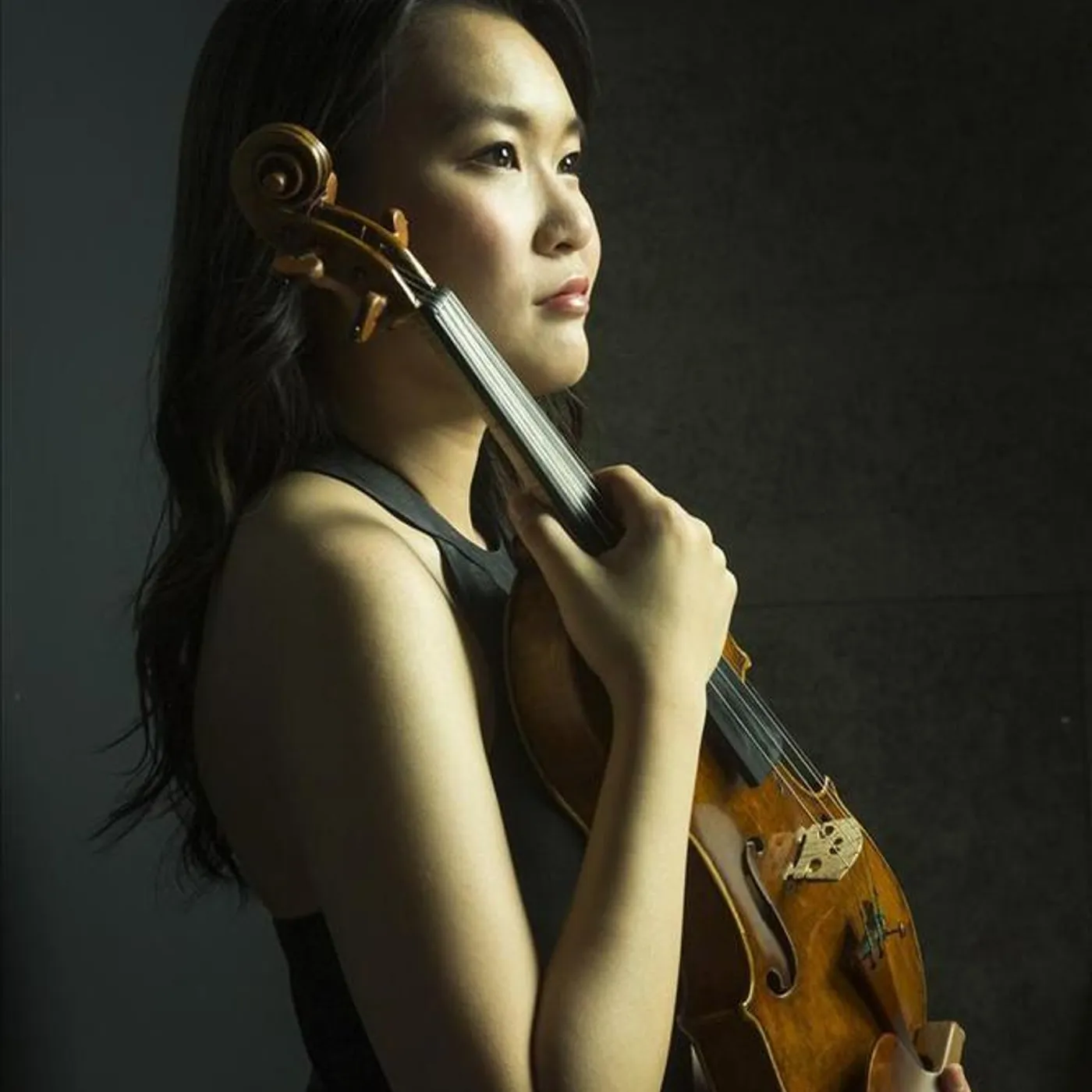 Ayana Tsuji Brand Page