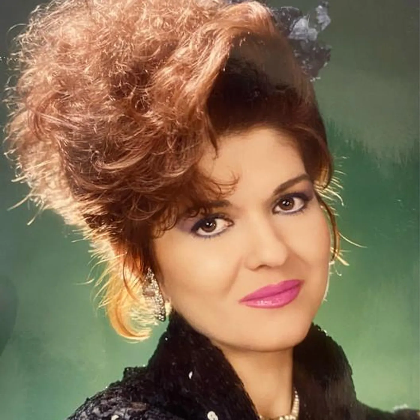 Gülden Karaböcek Brand Page