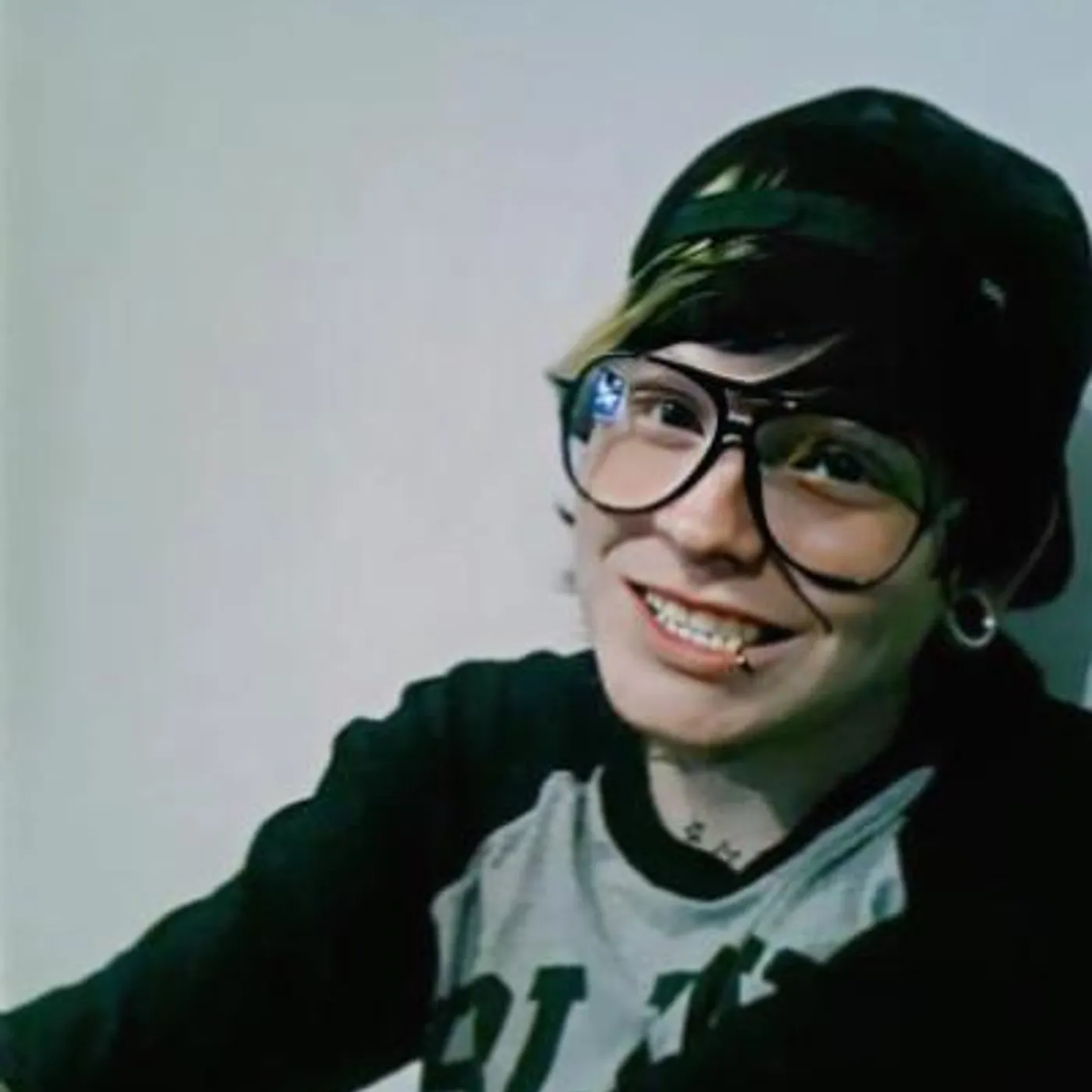 Dot Dot Curve Brand Page