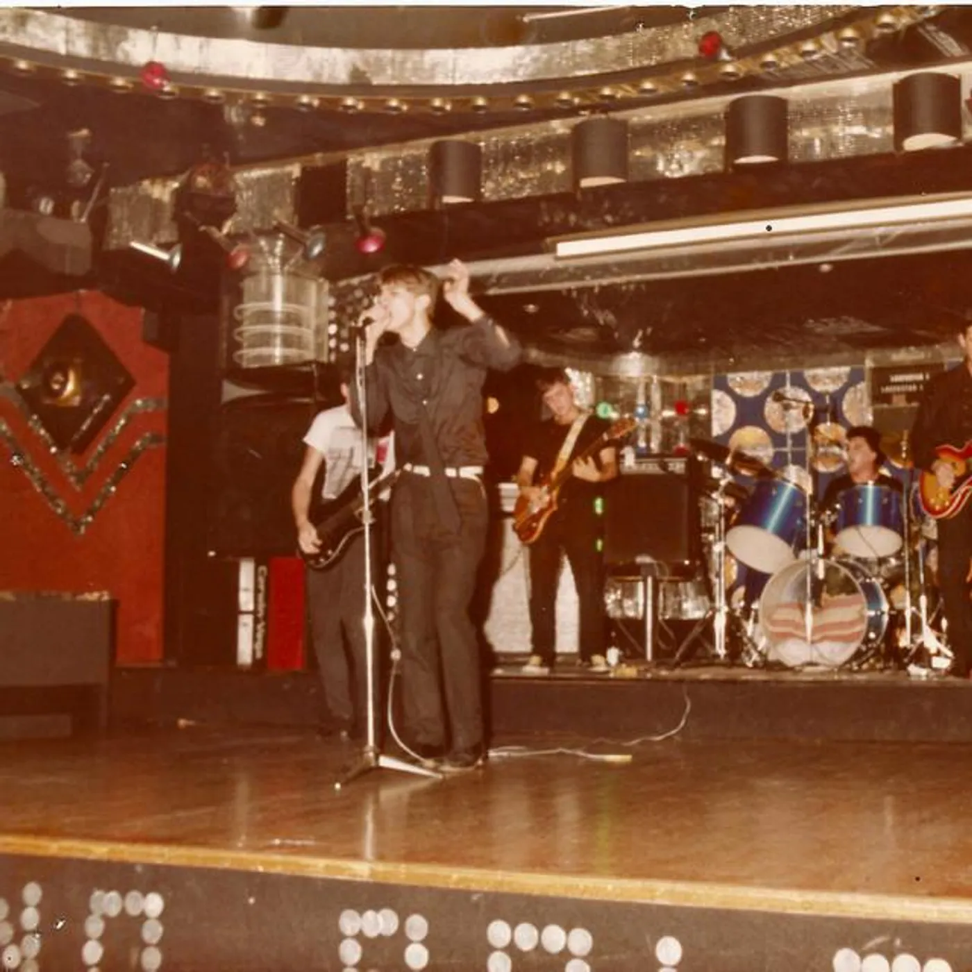 Danza Invisible Brand Page