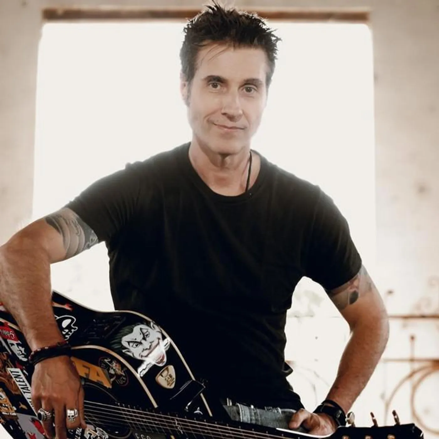 Dinho Ouro Preto Brand Page