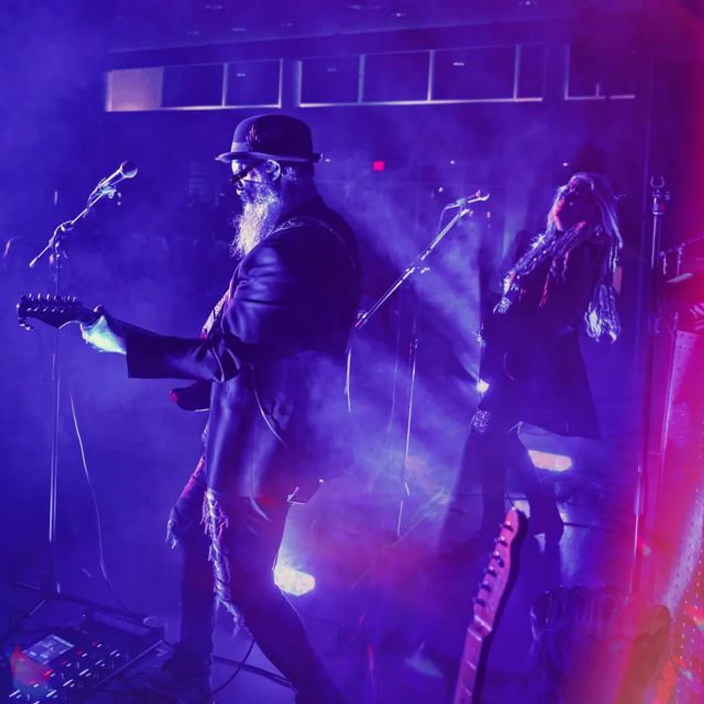 Dirt Poor Robins Brand Page