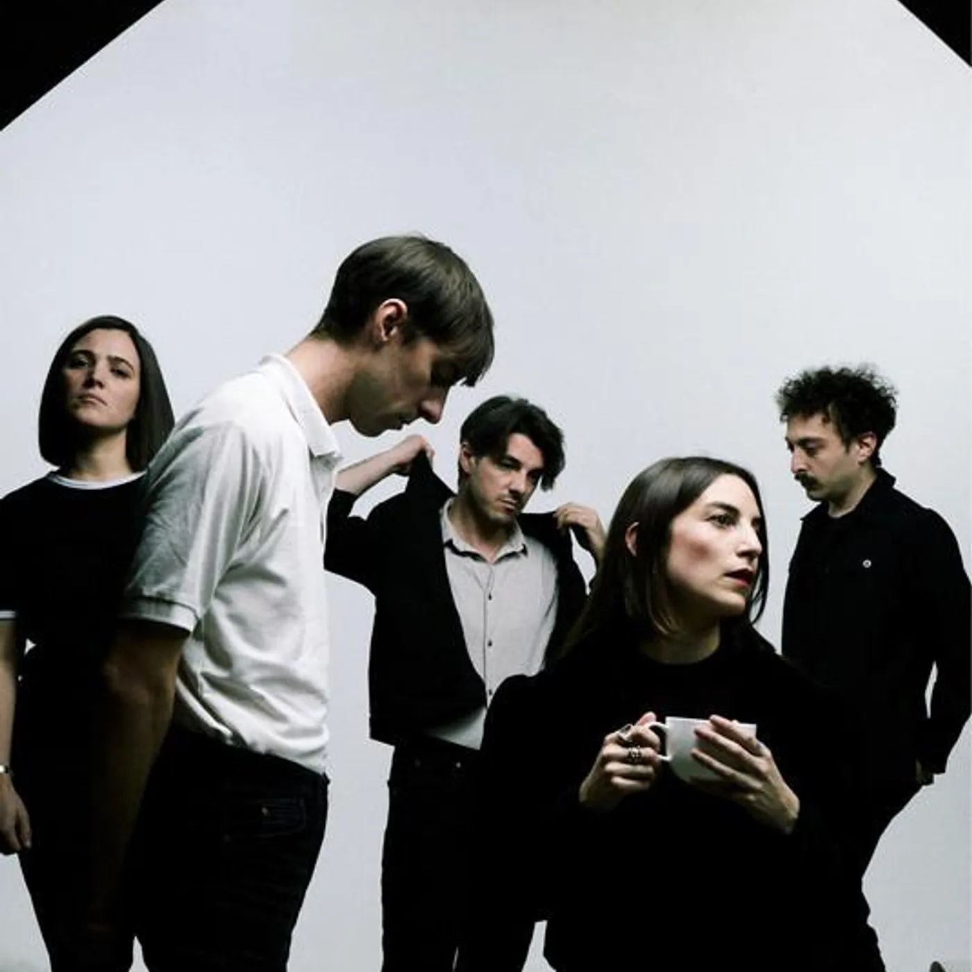 En Attendant Ana Brand Page