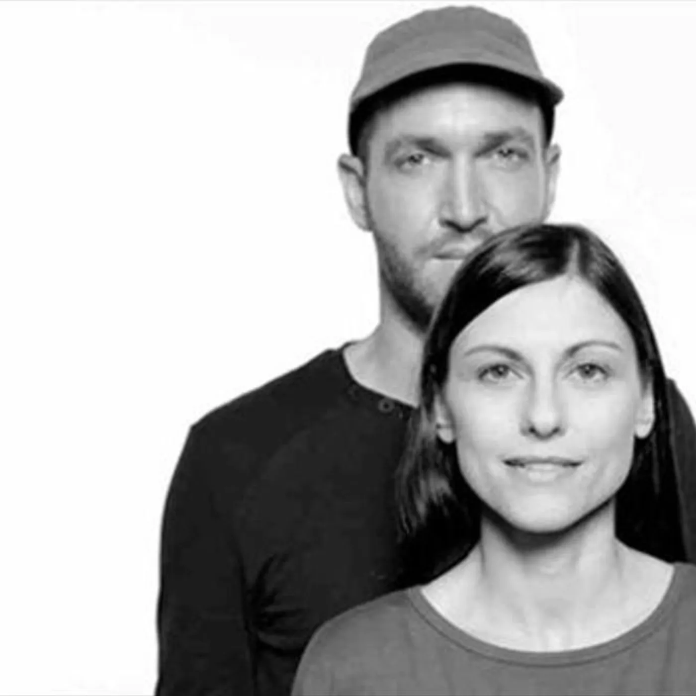 Facto Delafe y las flores azules Brand Page