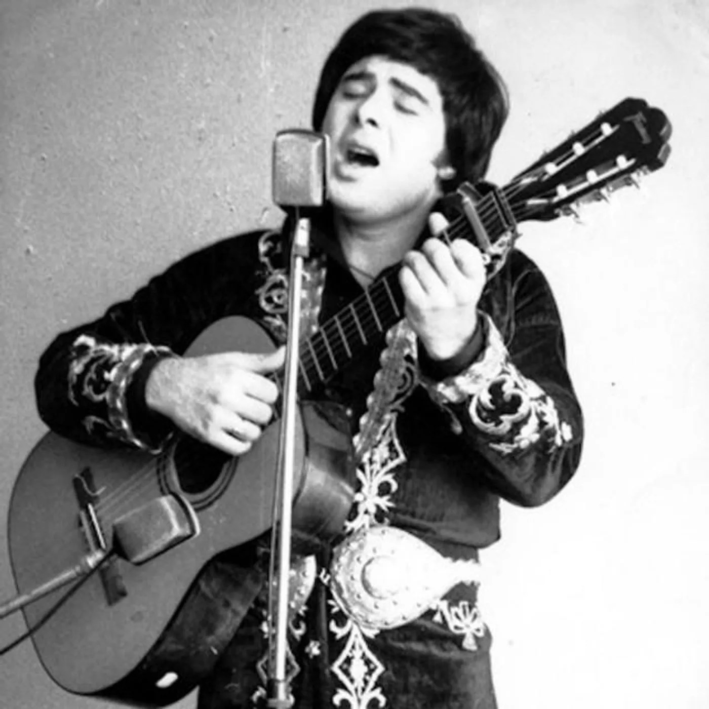 Fikret Kızılok Brand Page