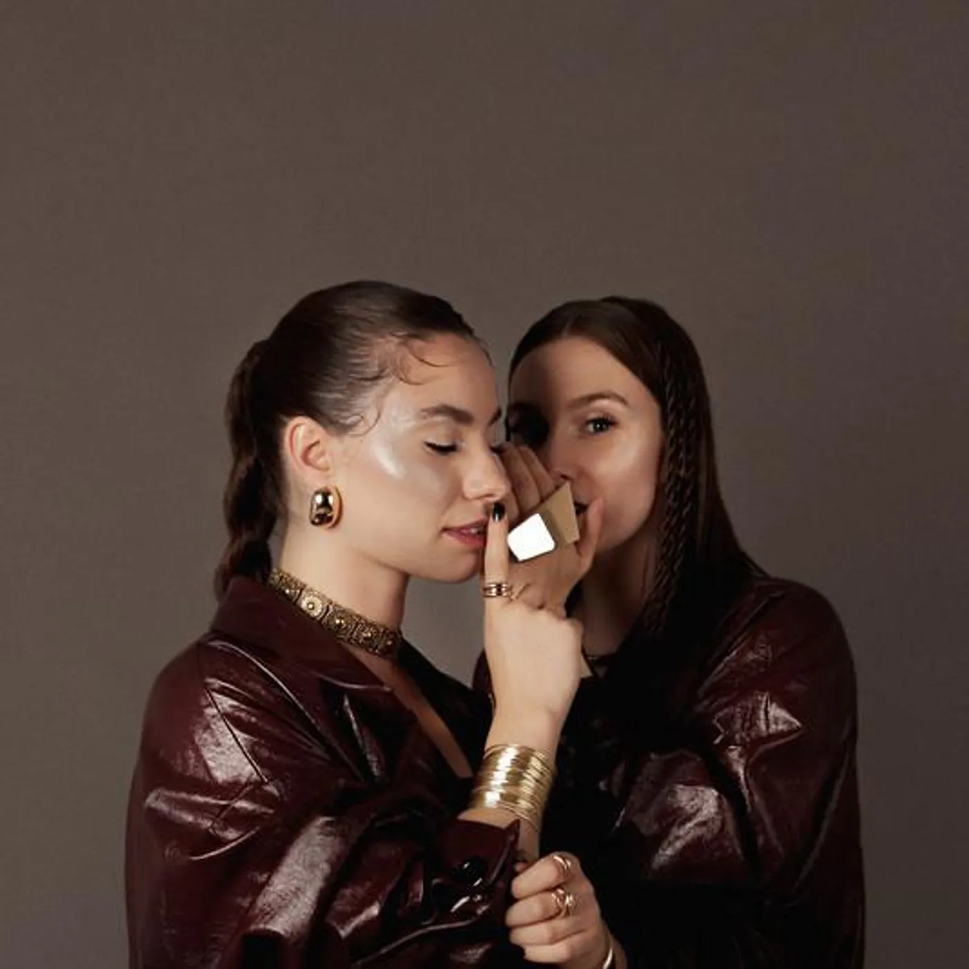 Fillas de Cassandra Brand Page