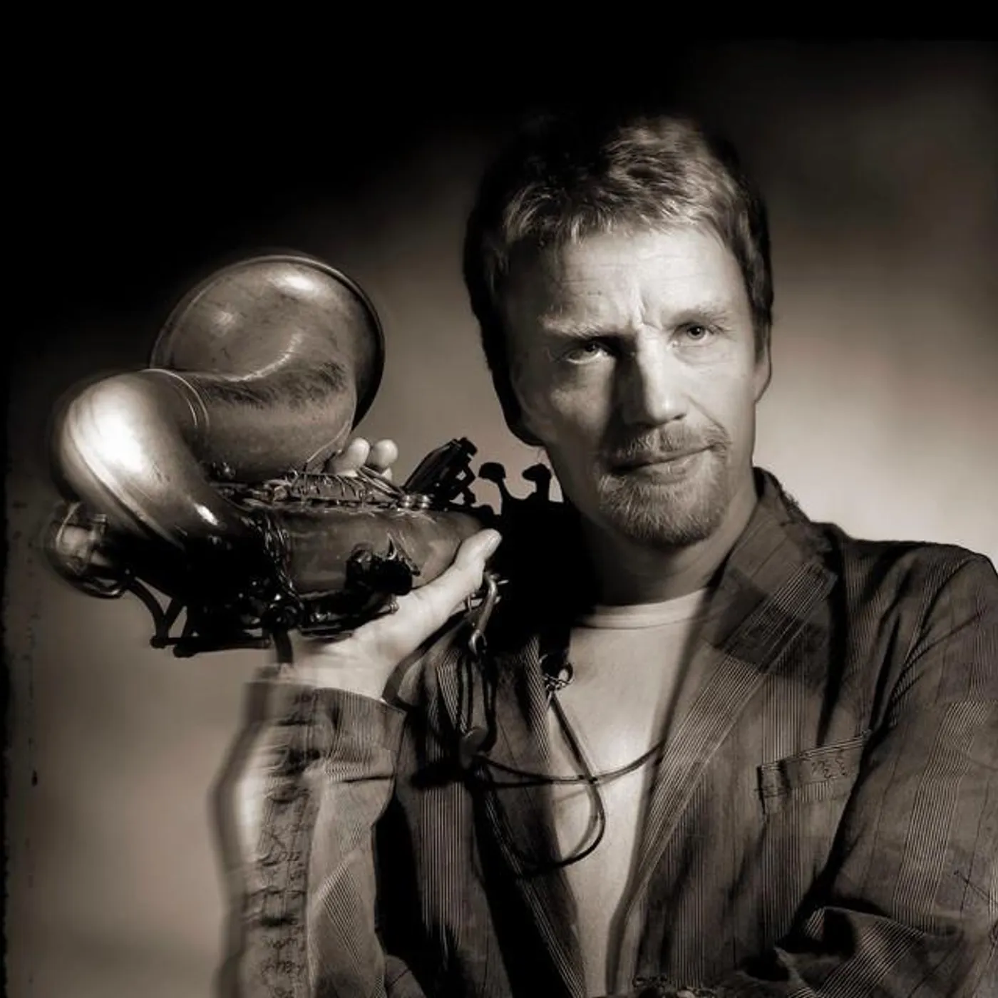 Fredrik Lundin Brand Page