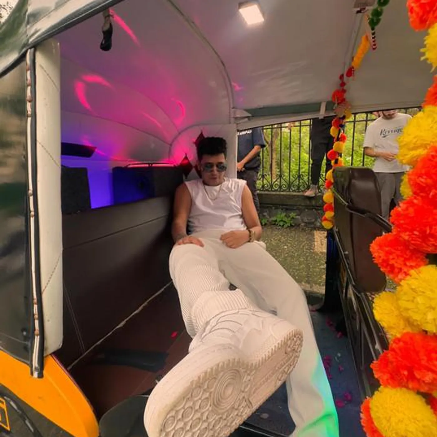 Kaam Bhaari Brand Page