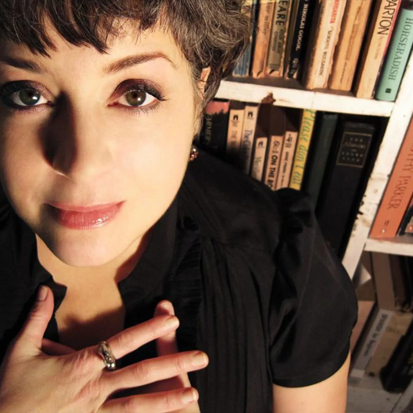 Kelly Hogan Brand Page