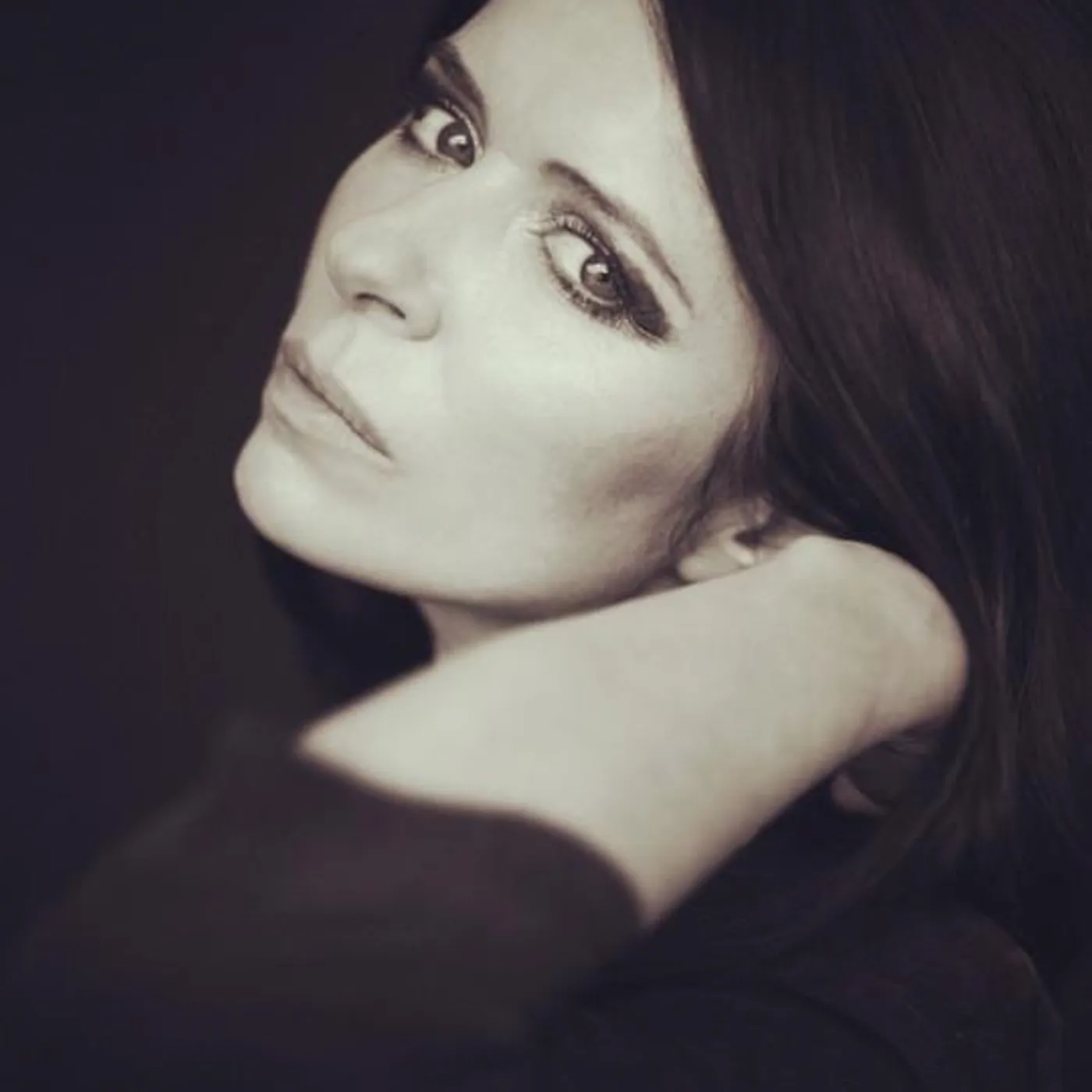 Kira Skov Brand Page