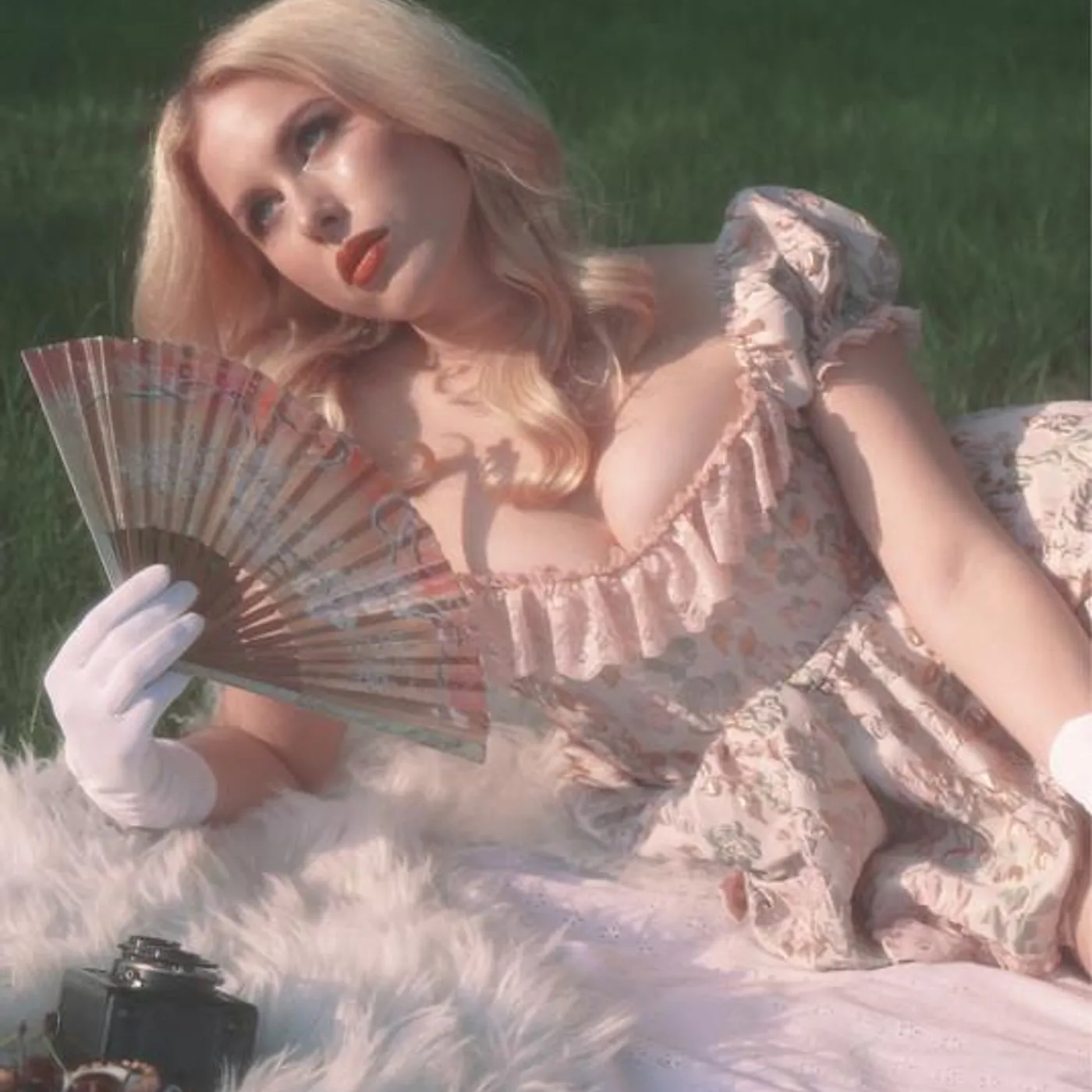 Holly Macve Brand Page