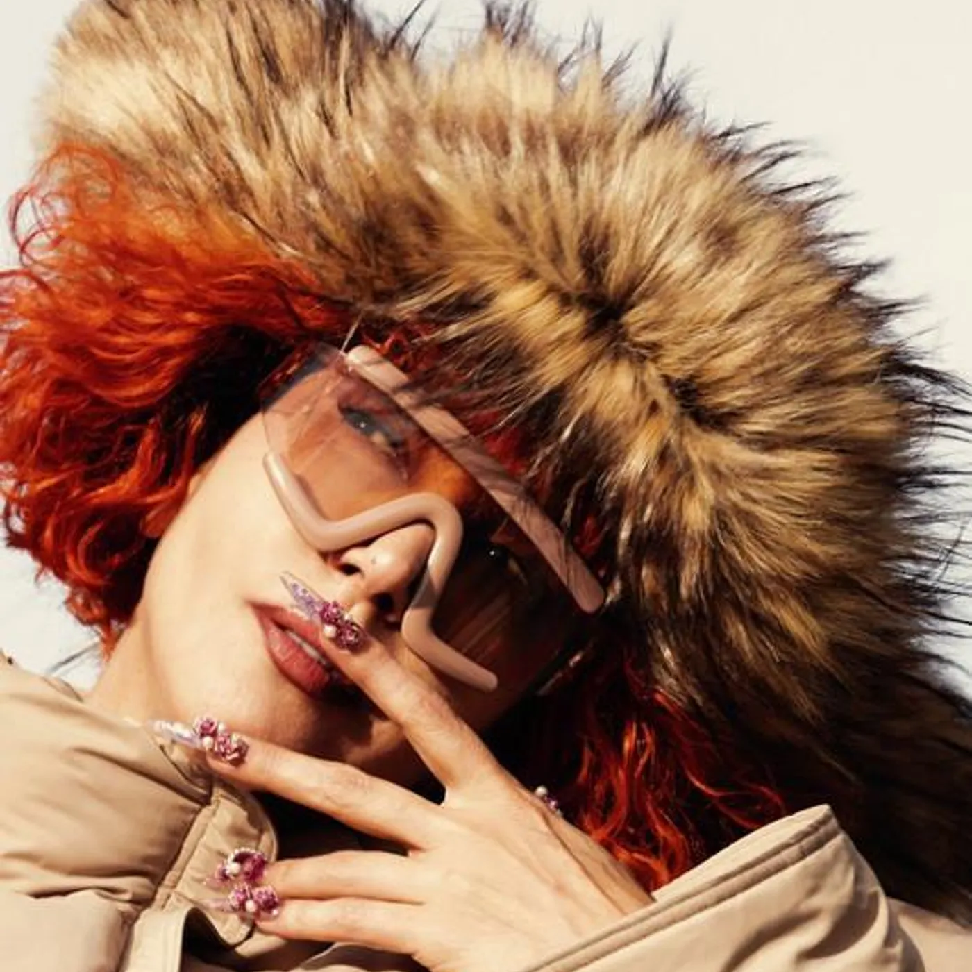 Hande Yener Brand Page