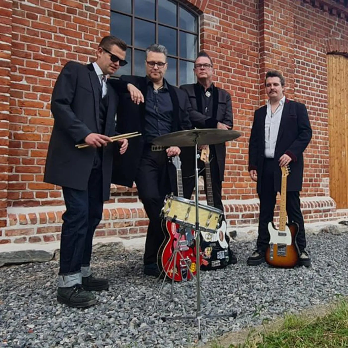 Hank Sundown & The Roaring Cascades Brand Page