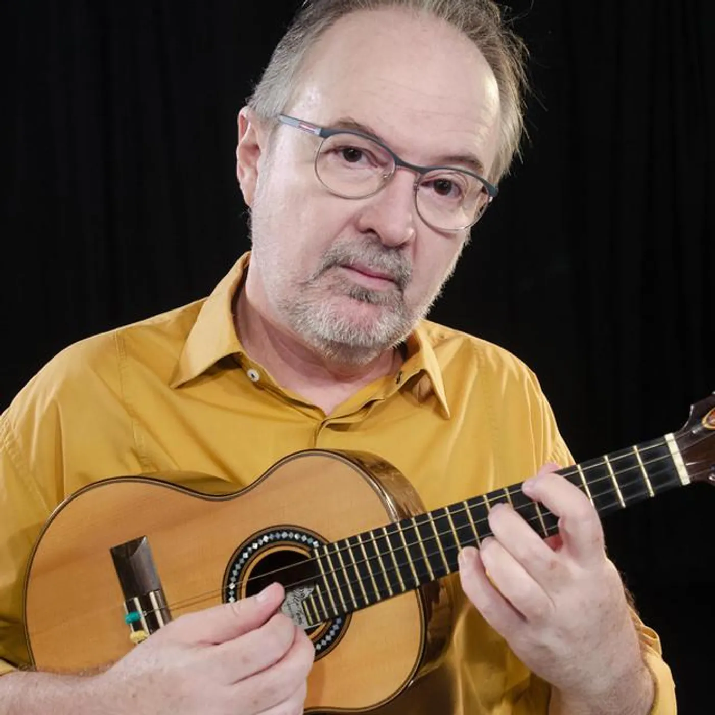 Henrique Cazes Brand Page