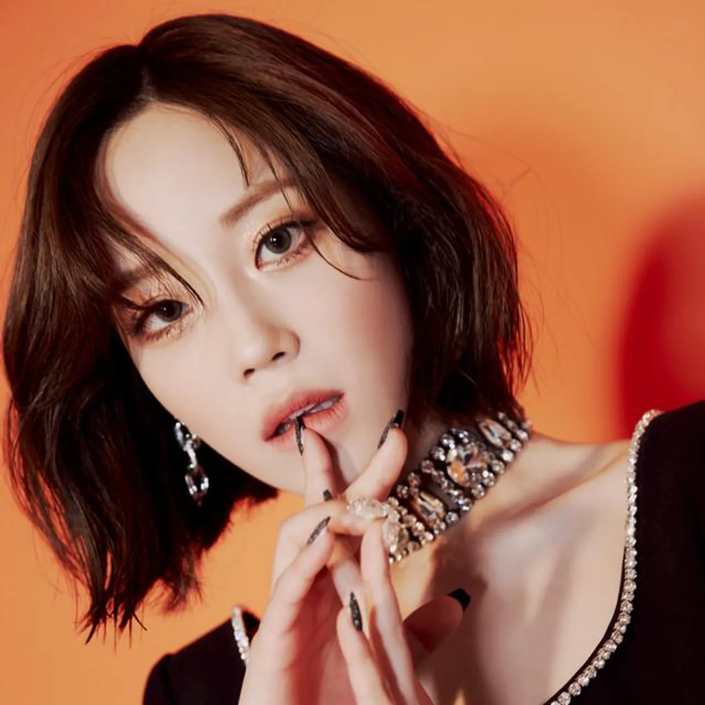 HUR YOUNG JI Brand Page