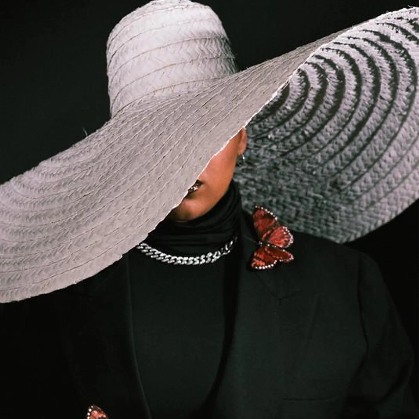 Iza Sabino Brand Page