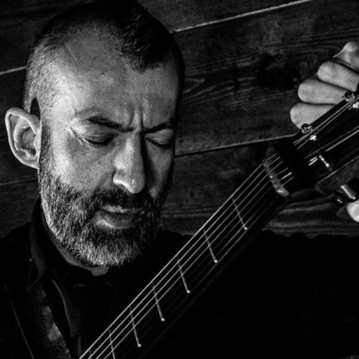 Jon Gomm Brand Page