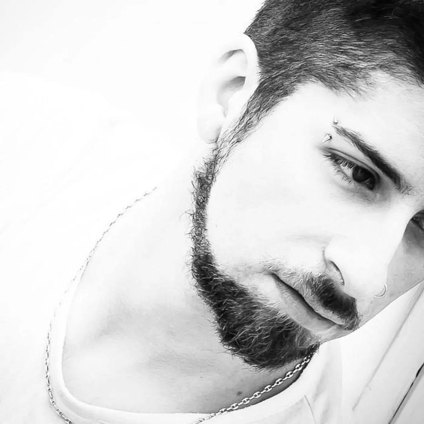 Jonathan Benelli Brand Page