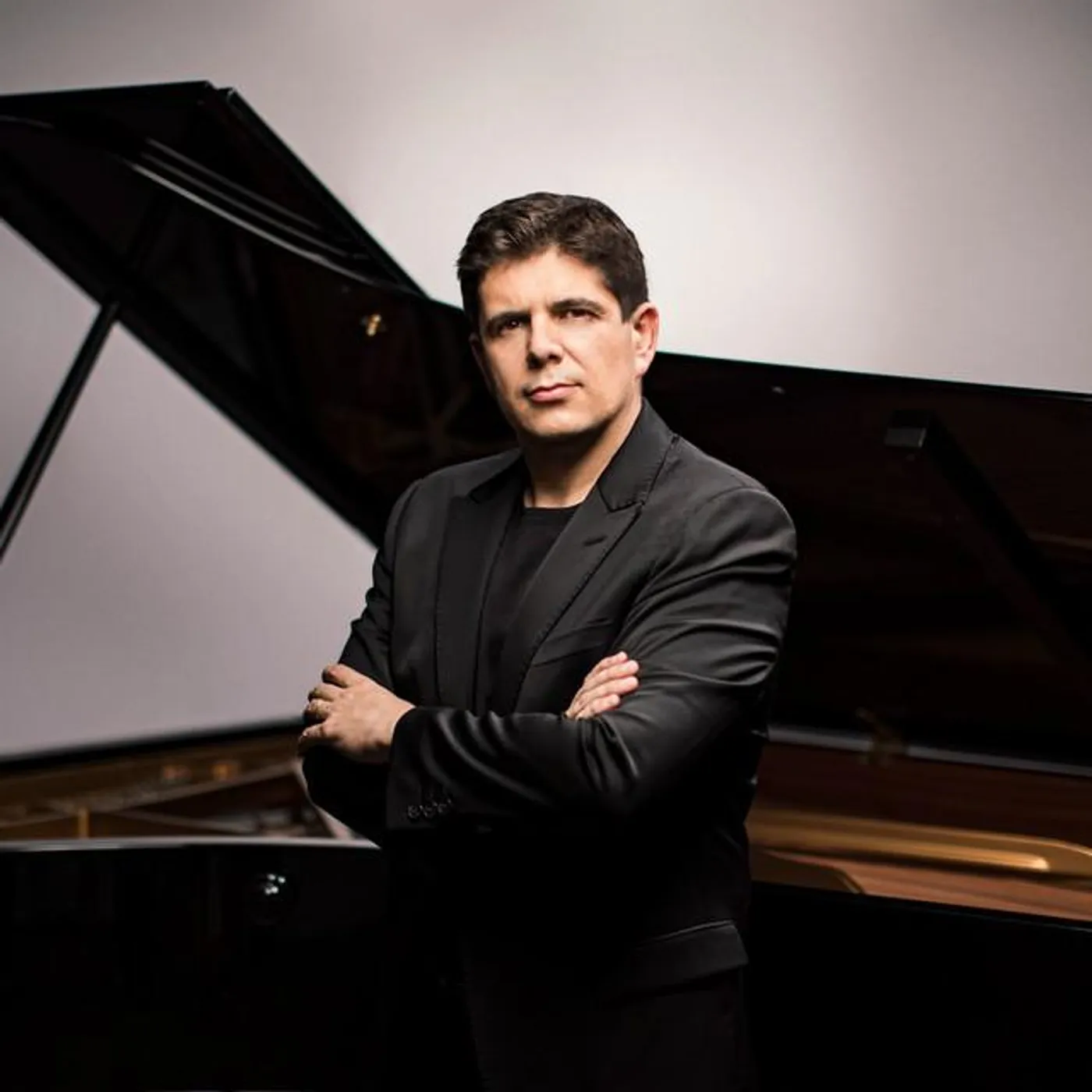 Javier Perianes Brand Page