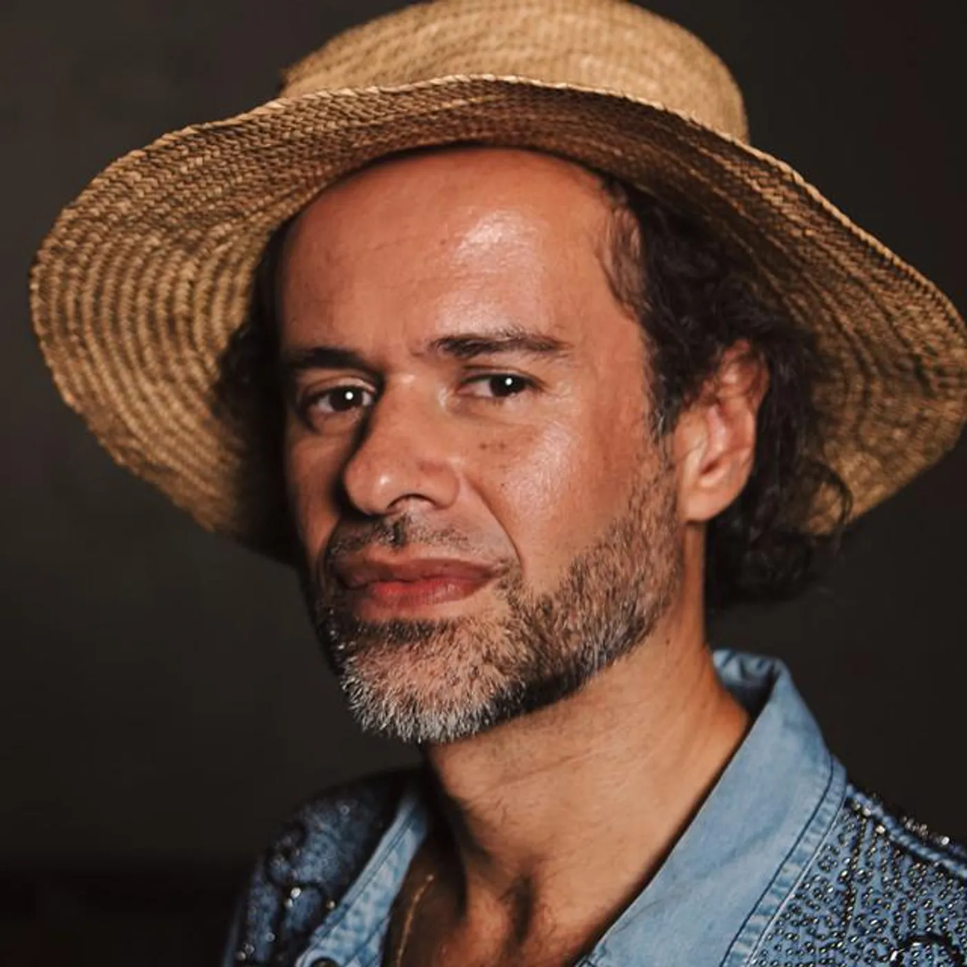 Marcelo Jeneci Brand Page